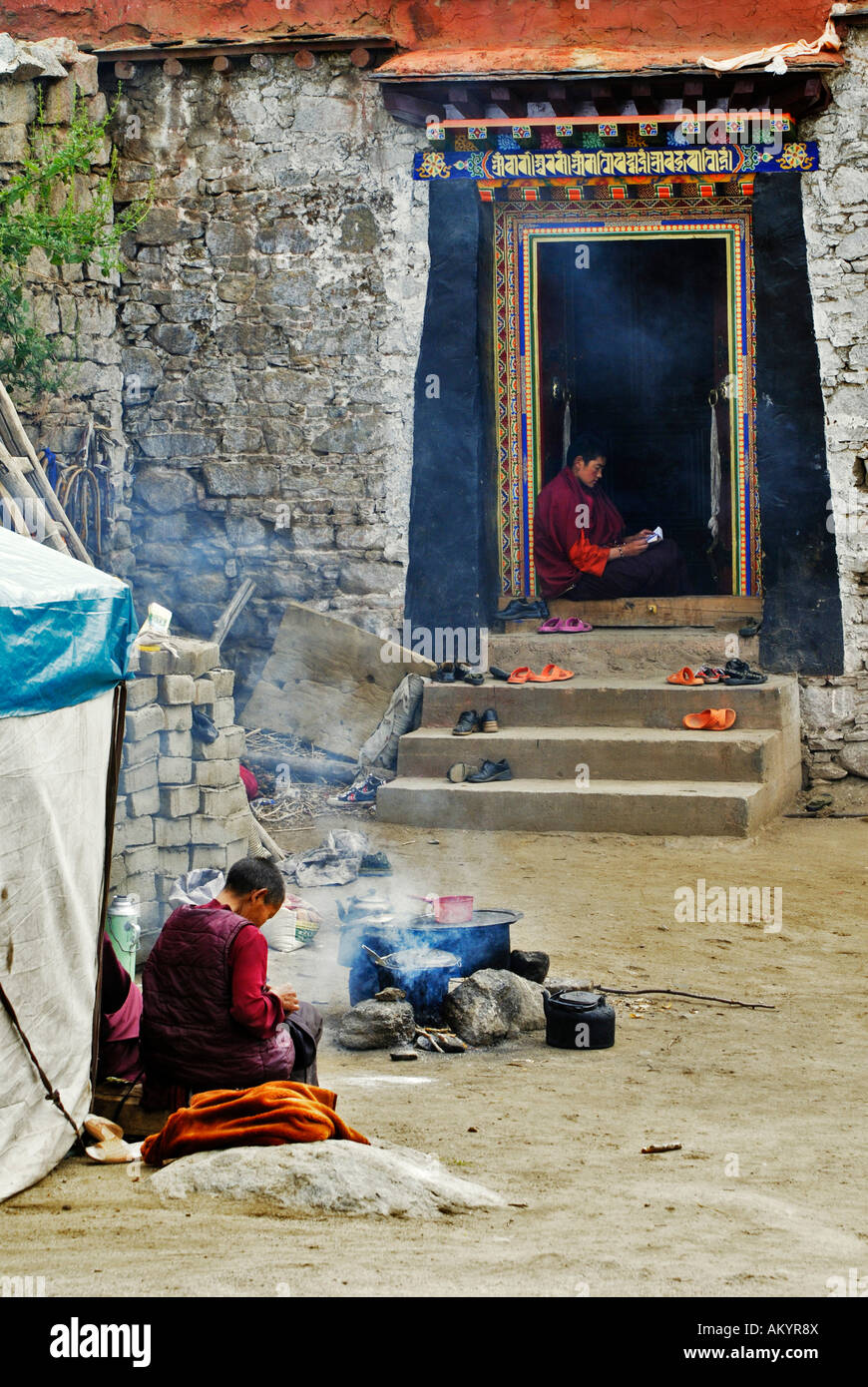 Nuns, cooking area, Chim-puk Hermitage near Tsethang close to Lhasa, Tibet, Asia Stock Photo