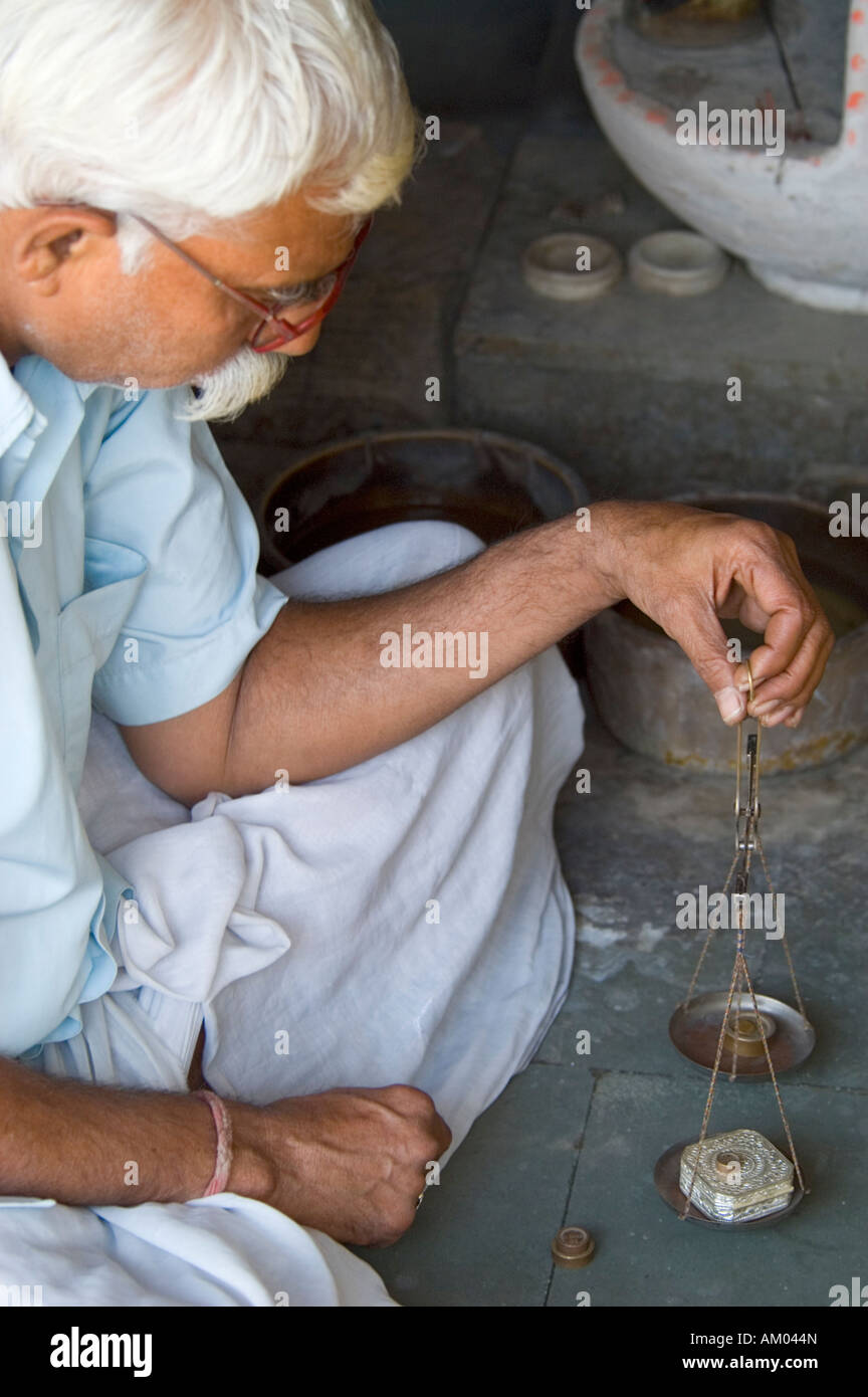 A Rajasthani silversmith in Nimaj, Rajasthan, India. - Stock Image