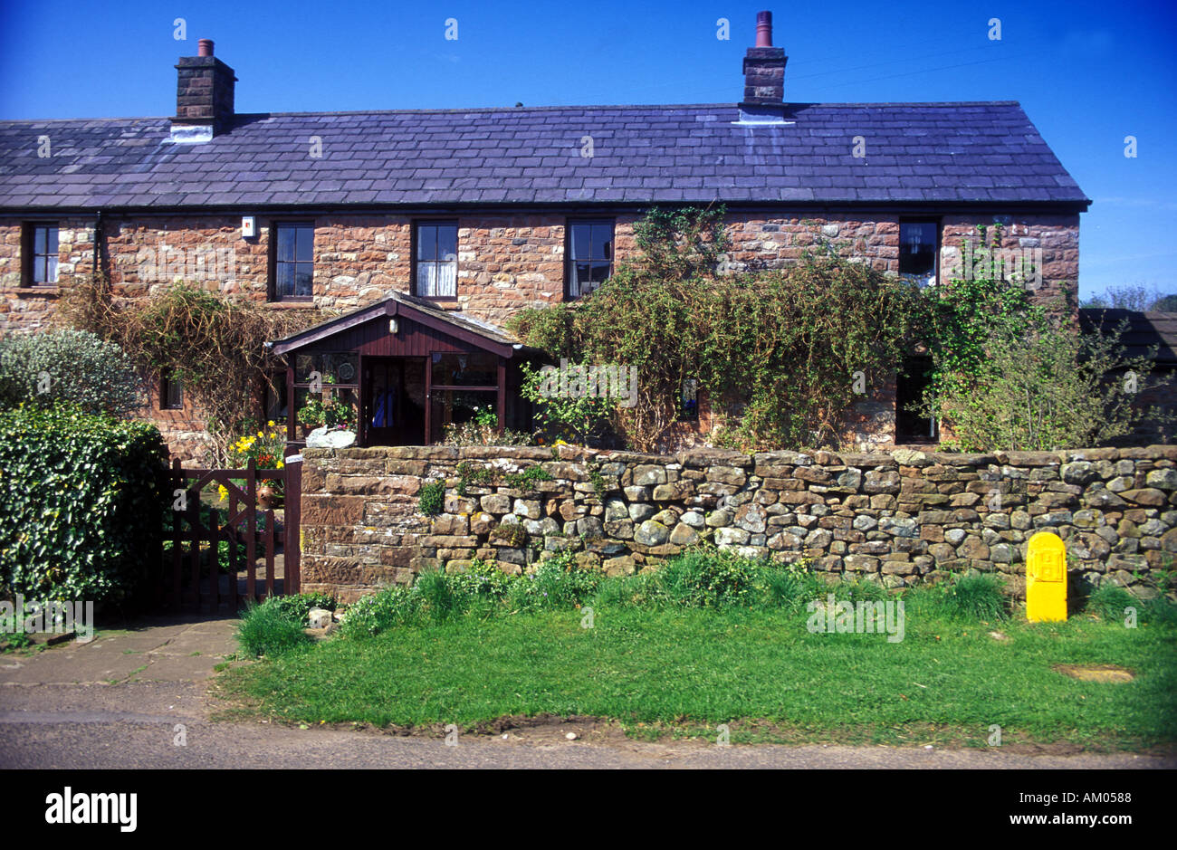 Cottage Armathwaite River Eden Cumbria Stock Photo Alamy