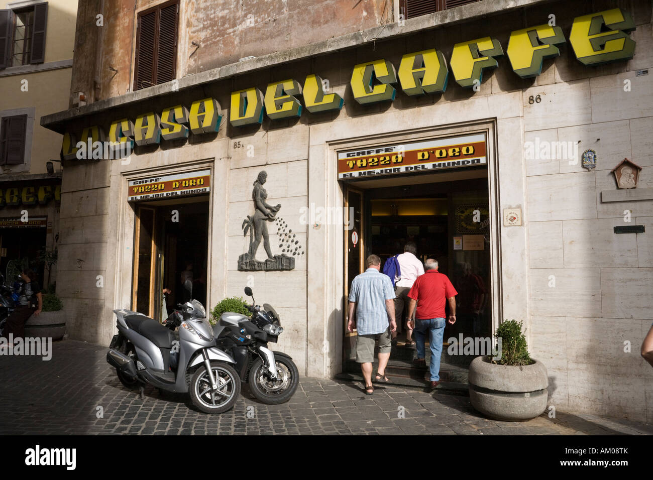La Casse del caffee near the Pantheon in Rome Stock Photo - Alamy
