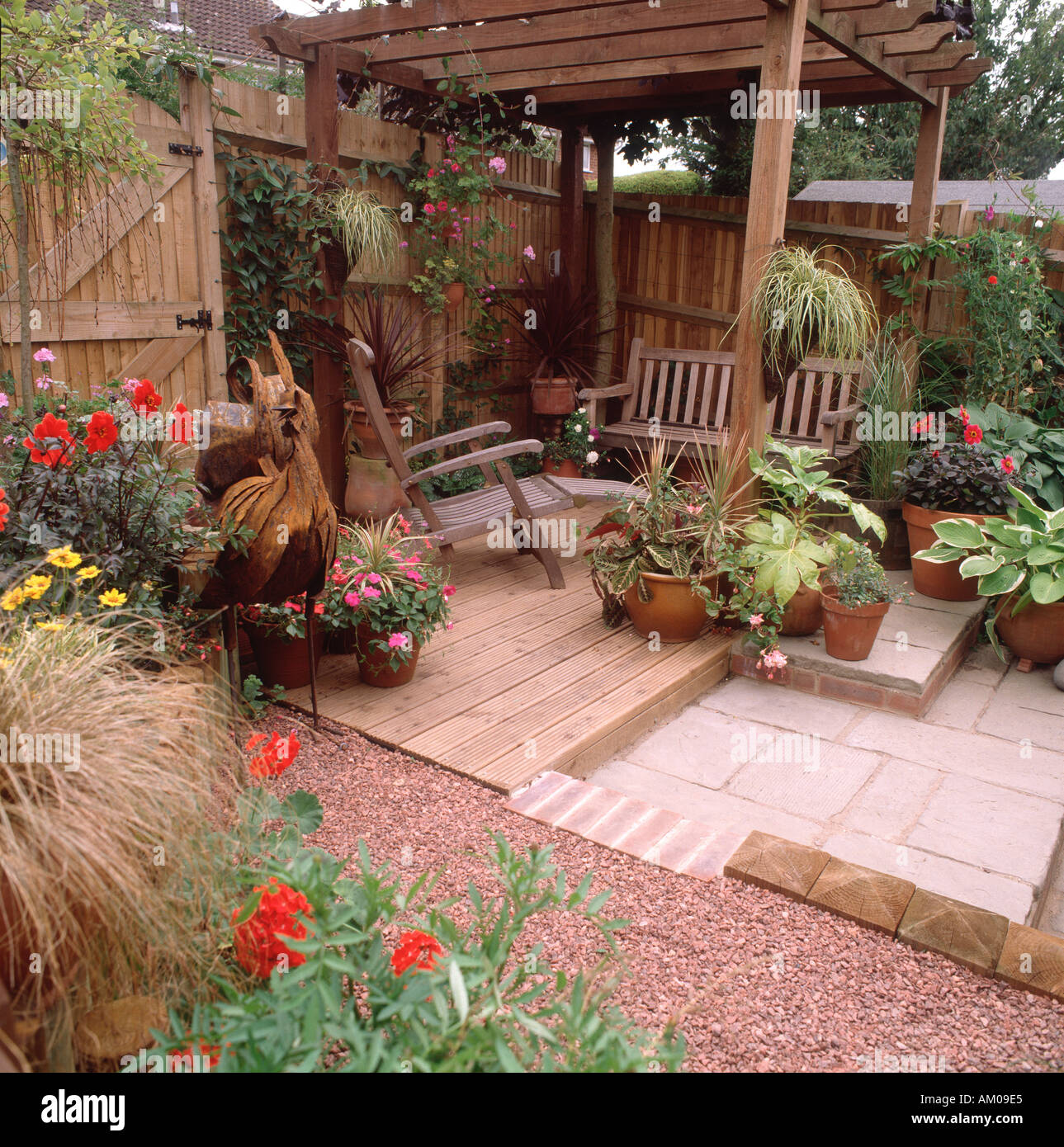 Water feature garden hi-res stock photography and images - Alamy