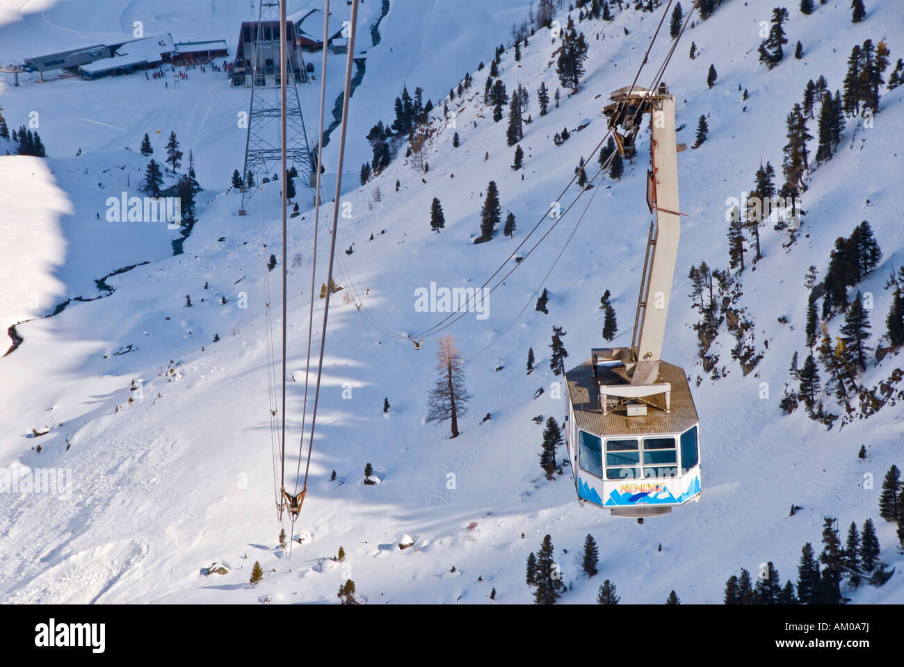 Gondola coming from Nendaz, going in the direction of the Les Gentianes (2900 meters), 4 Vallees, Valais, Switzerland Stock Photo