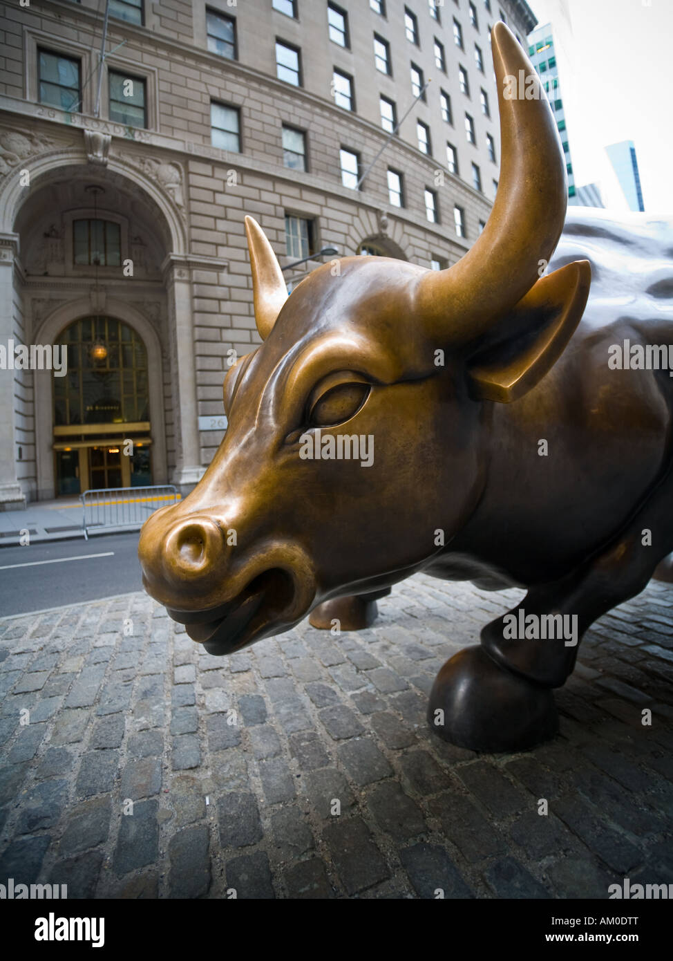 Bulle Und Baer Stehen Auf Aktienkursen Finanzzeitung Stock Photo