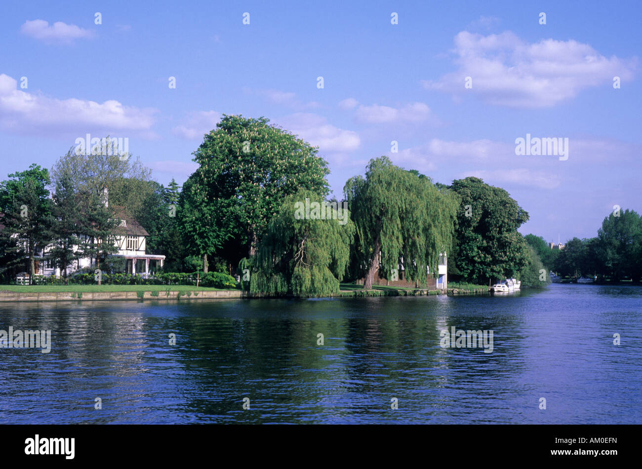 Cookham Berkshire River Thames riverside houses Stock Photo Alamy