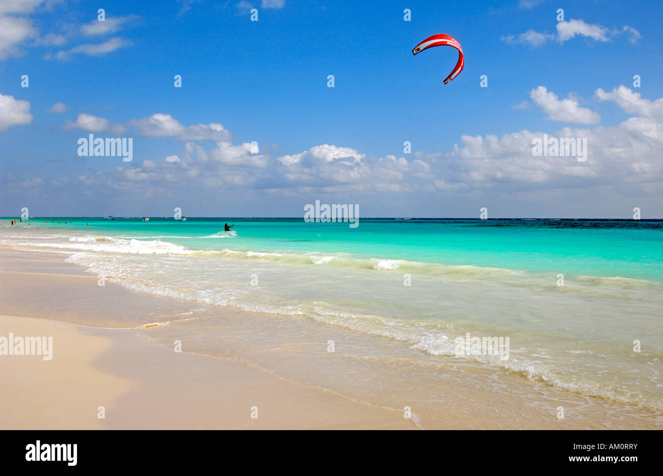 Kite surfing on the beach at Tulum Stock Photo Alamy