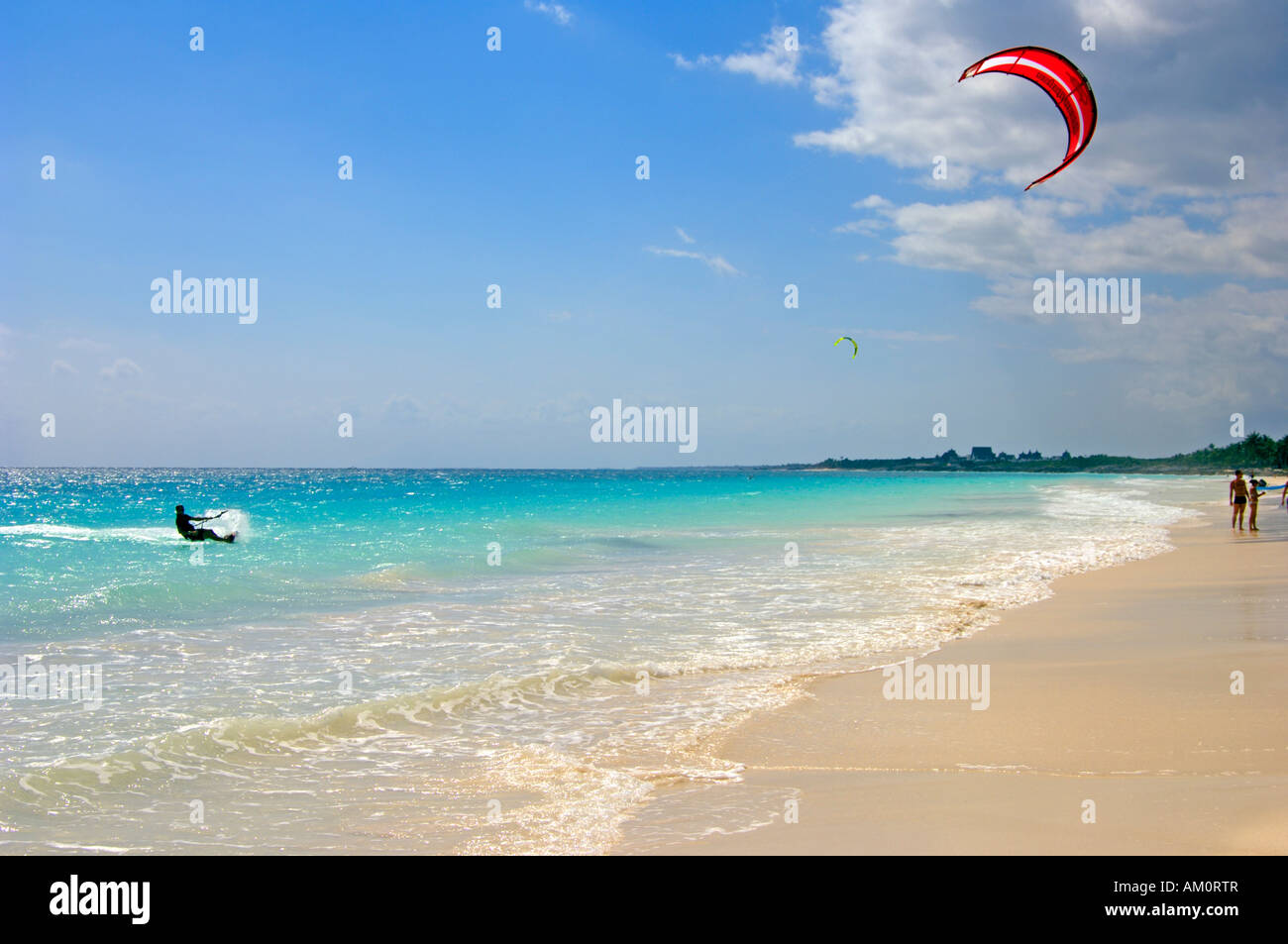 Kite surfing on the beach at Tulum Stock Photo Alamy