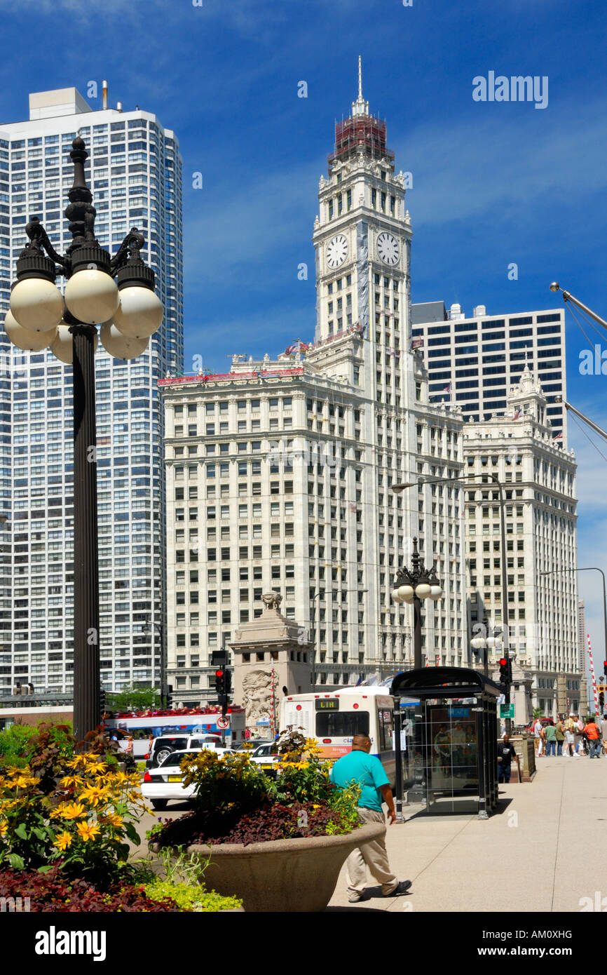 Iconic Wrigley Building under Dramatic Sky · Free Stock Photo, image size:866x1390