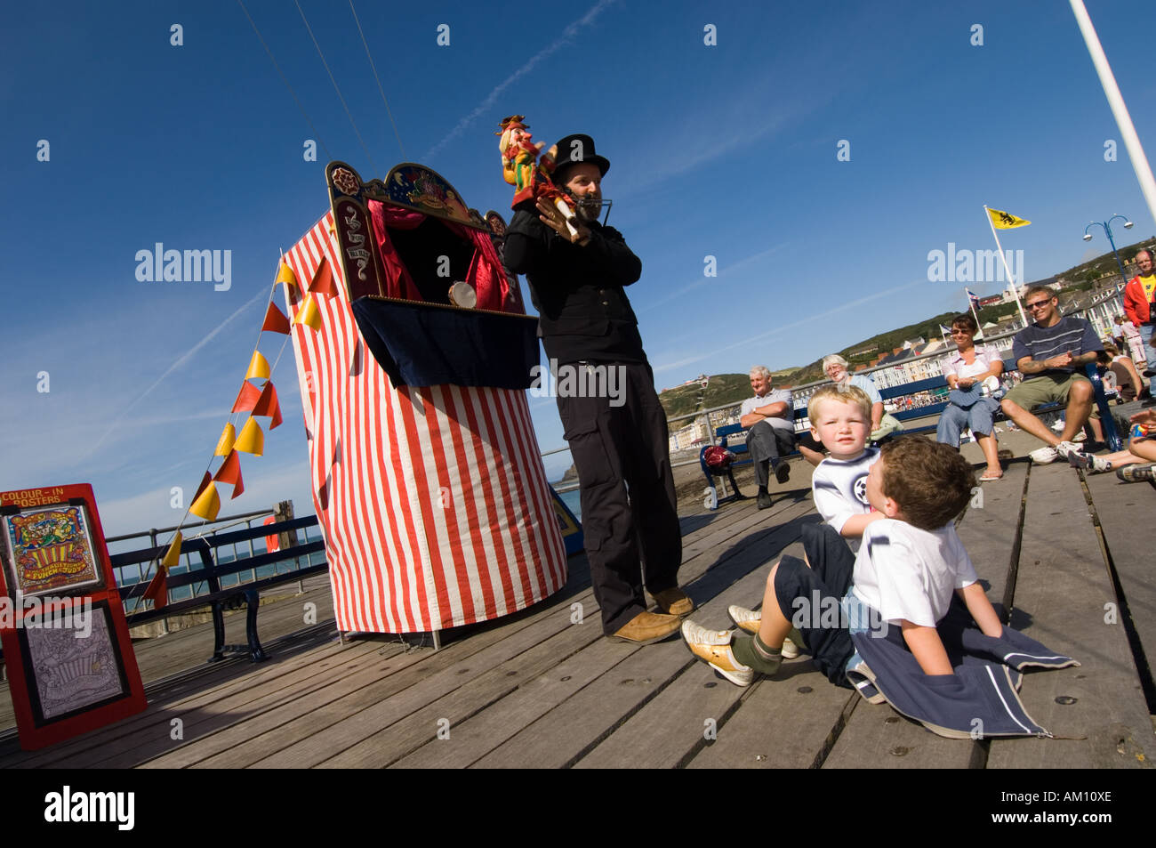 Professor Rod performing to kids at aberystwyth punch and judy