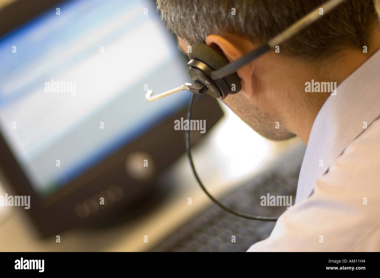 a man working in an office telemarketing computing helpline helpdesk support uk Stock Photo