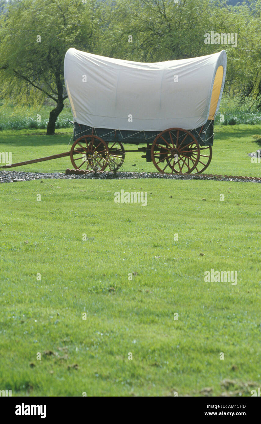 Covered wagon in OR Stock Photo Alamy