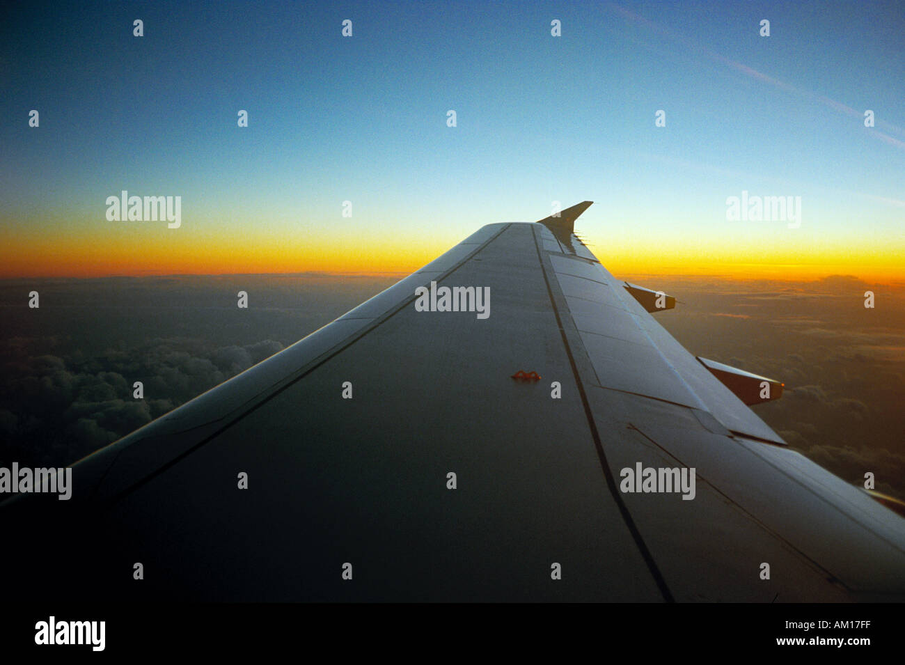 Plane flying into sunset hi-res stock photography and images - Alamy