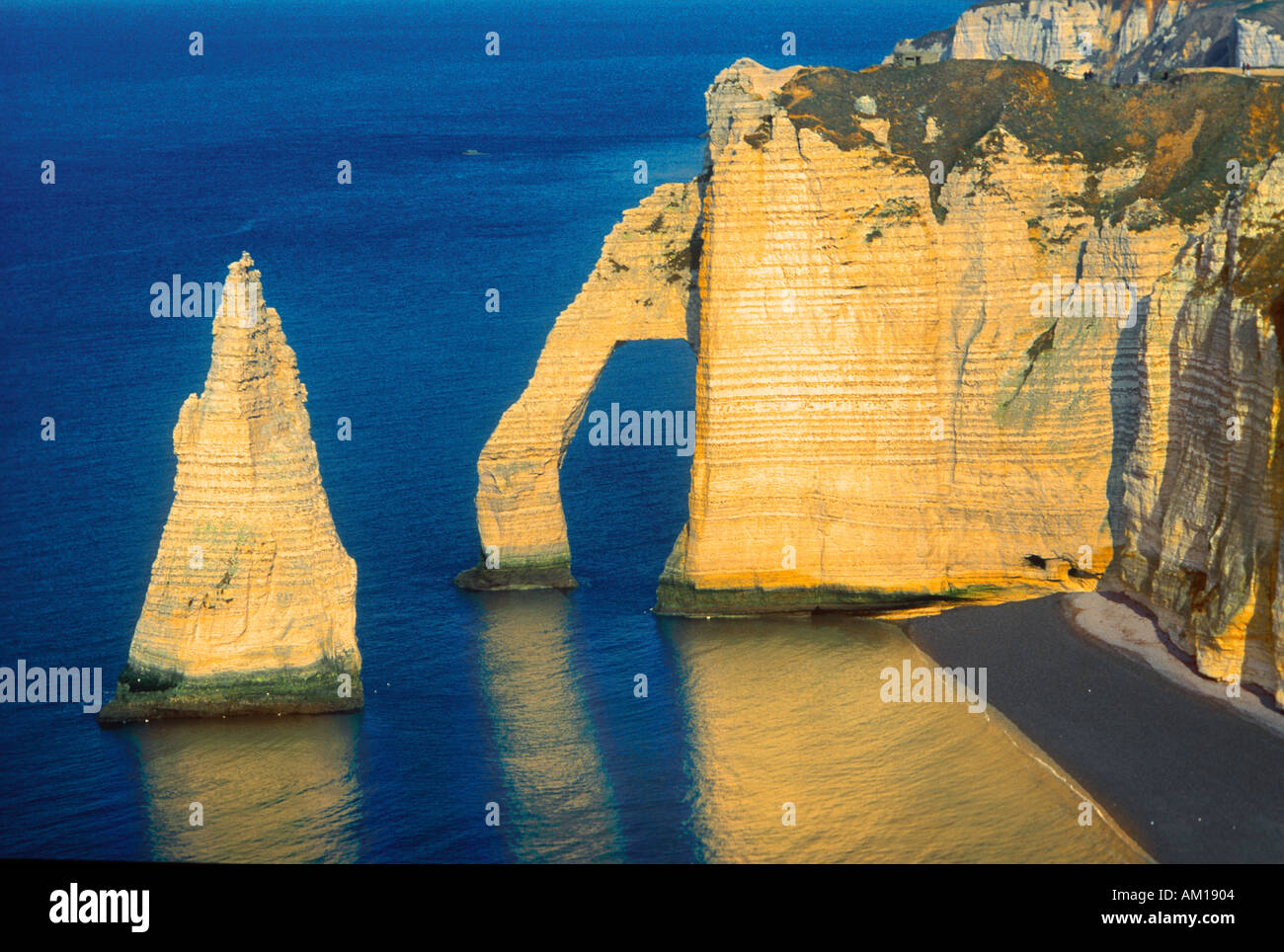 Etretat france landscape hi-res stock photography and images - Alamy