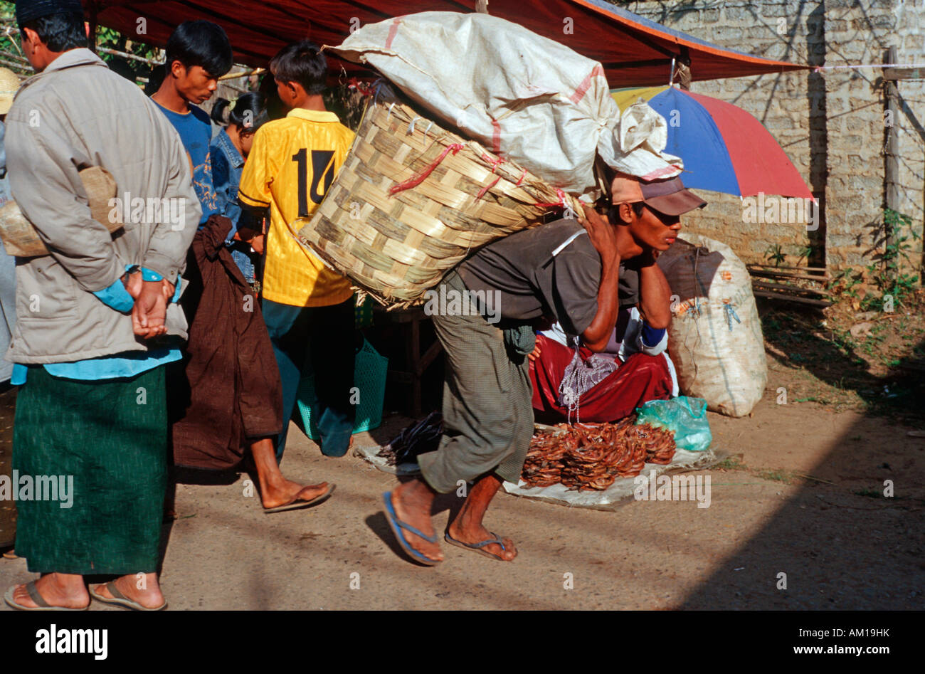 Burma laborers hi-res stock photography and images - Alamy