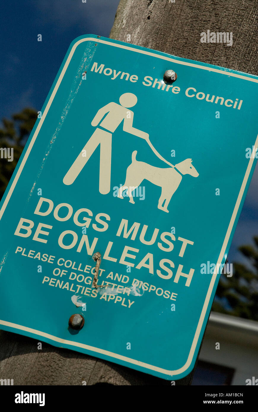 Great Ocean Road, Sign Dogs Must Be On Leash, Port Fairy, Victoria, Australia Stock Photo