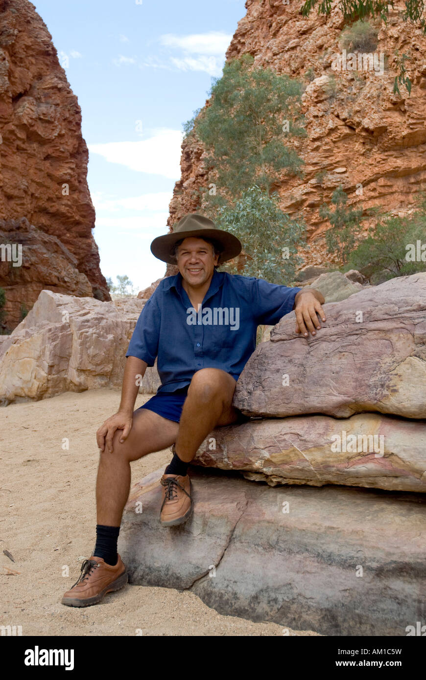 Bush walk with half aboriginal Bob Tailer, Simpsons Gap, West Mac Donell National Park, Alice Springs, Northern Territory, Aust Stock Photo