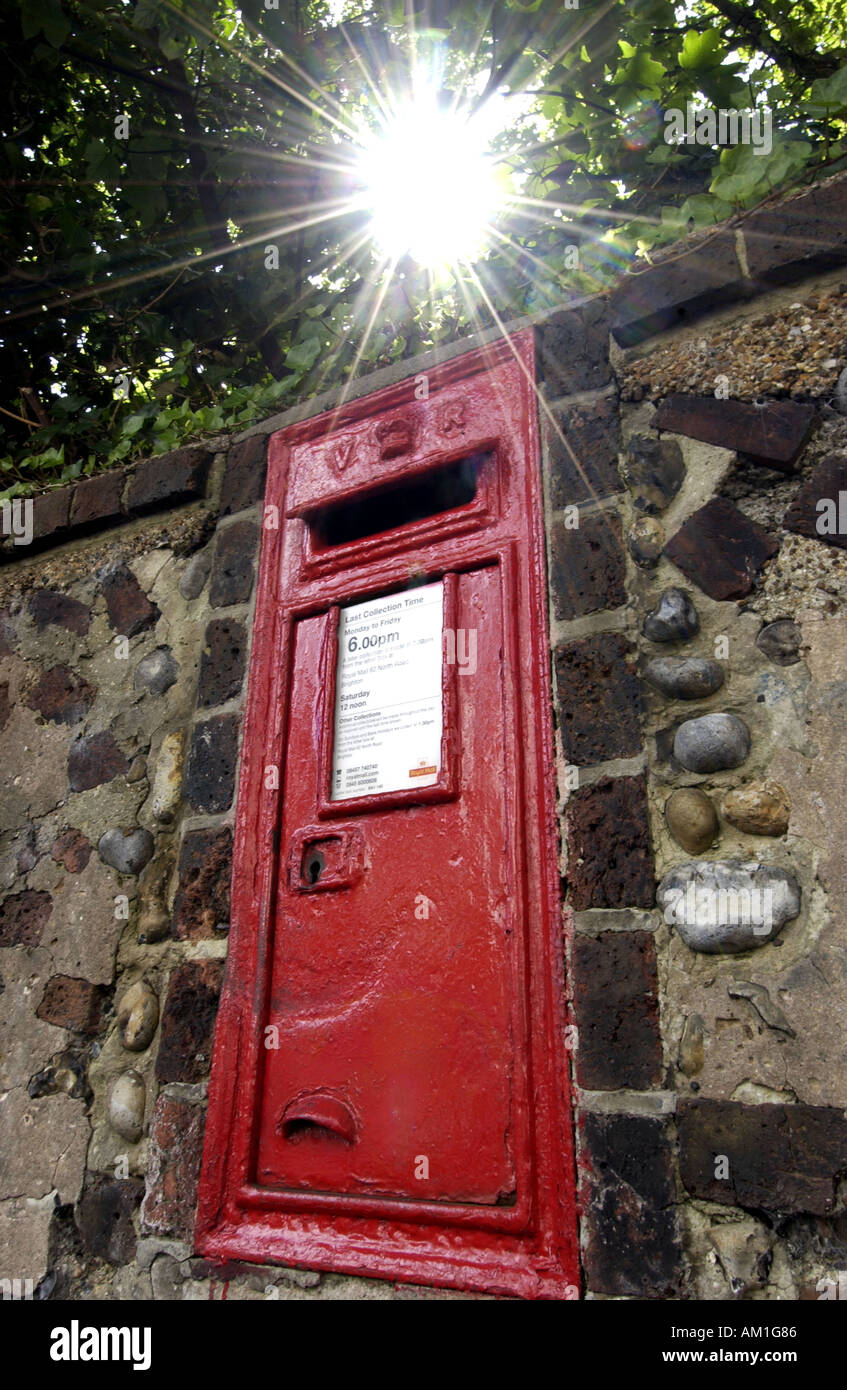 A Victorian 1901 Post Box built into a wall in Temple Gardens Brighton Stock Photo