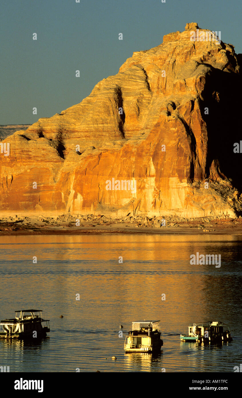 Houseboats on Lake Powell and the Glen Canyon National Recreation Area