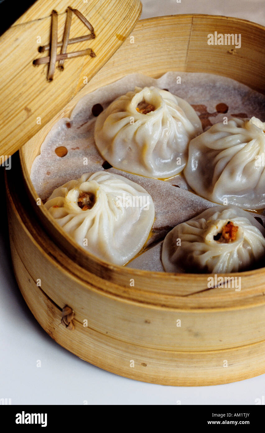 China, Shanghai, upscale Restaurant Ye Shanghai in the Former French Concession, steamed dim sum Stock Photo