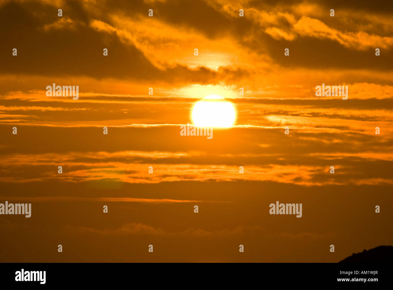 Scene setting sun sea Horizon Orb Stock Photo - Alamy