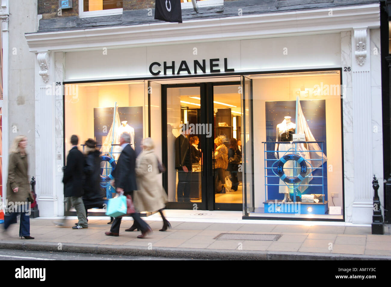 Chanel store, New Bond street, London W1 Stock Photo - Alamy