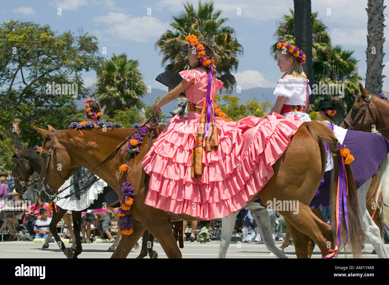 Spanish girls wearing traditional clothing hi-res stock photography and images - Alamy Spanish girls wearing traditional clothing hi-res stock photography and images - Alamy