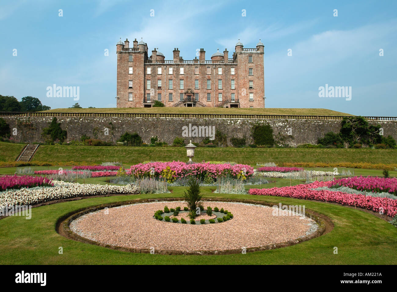 drumlanrig-castle-gardens-drumlanrig-castle-gardens-thornhill-eyewo