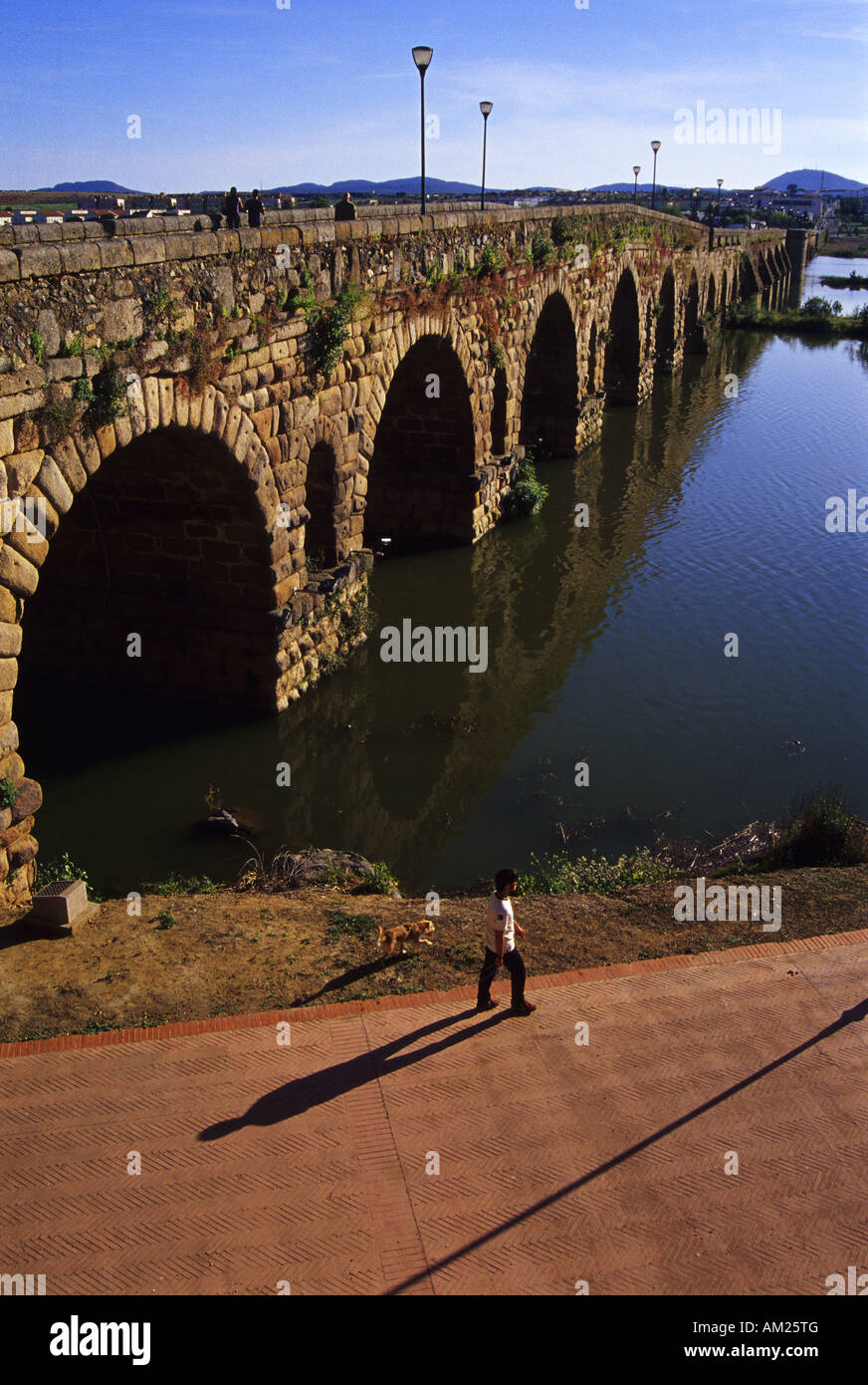 Roman bridge over Guadiana River MERIDA Badajoz Extremadura Spain Stock Photo