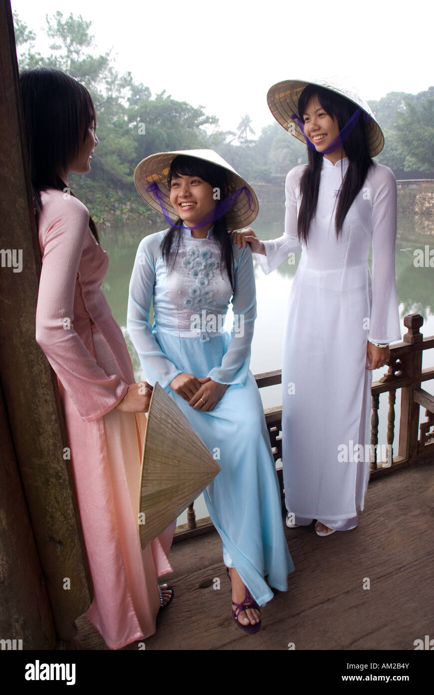 Young Vietnamese women wearing traditional ao dai dresses at Hue's Xung  Kheim Pavilion on Luu Kheim Lake Stock Photo - Alamy