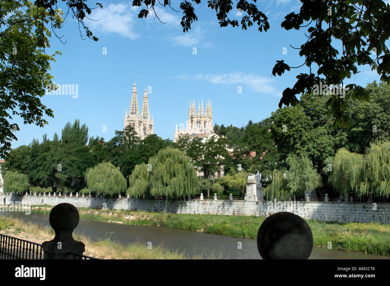 River Arlanzon and the Cathedral, Burgos, Castilla y Leon, Spain Stock Photo