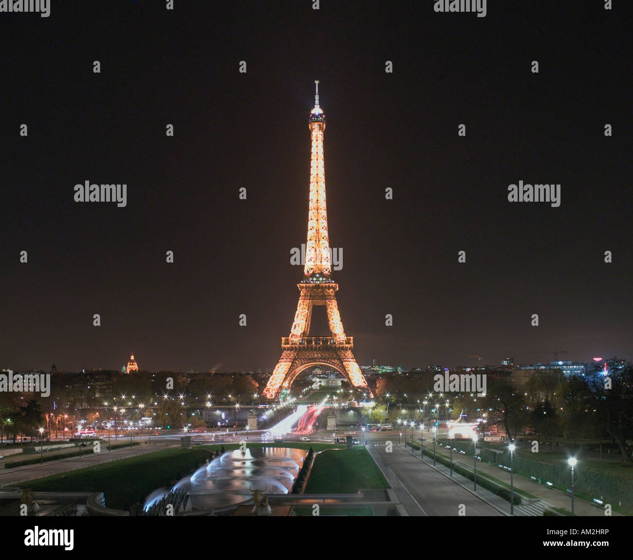Eiffel tower reflection hi-res stock photography and images - Alamy