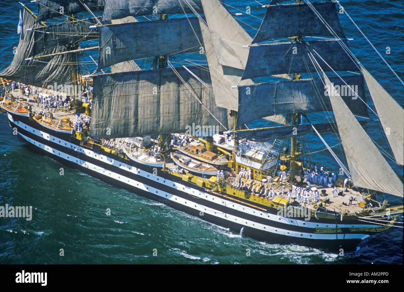 100 tall ship sailing down the Hudson River during the 100 year celebration for the Statue of Liberty July 4 1986 Stock Photo