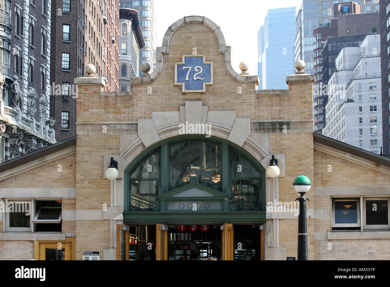 72nd-street-subway-station-on-the-1-2-3-line-stock-photo-alamy