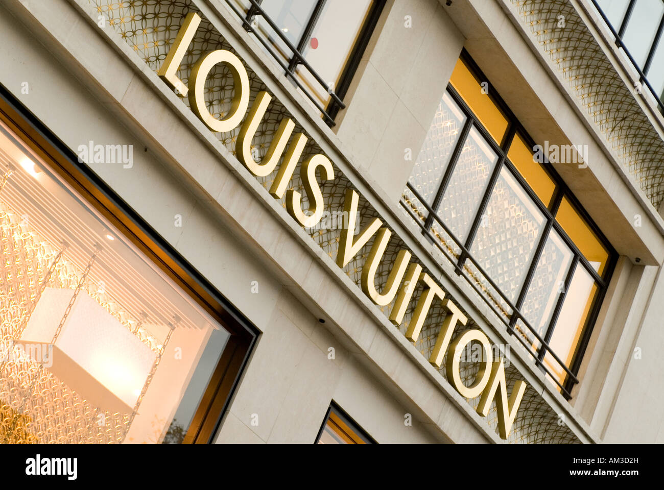 93 Louis Vuitton Voyages Stock Photos, High-Res Pictures, and
