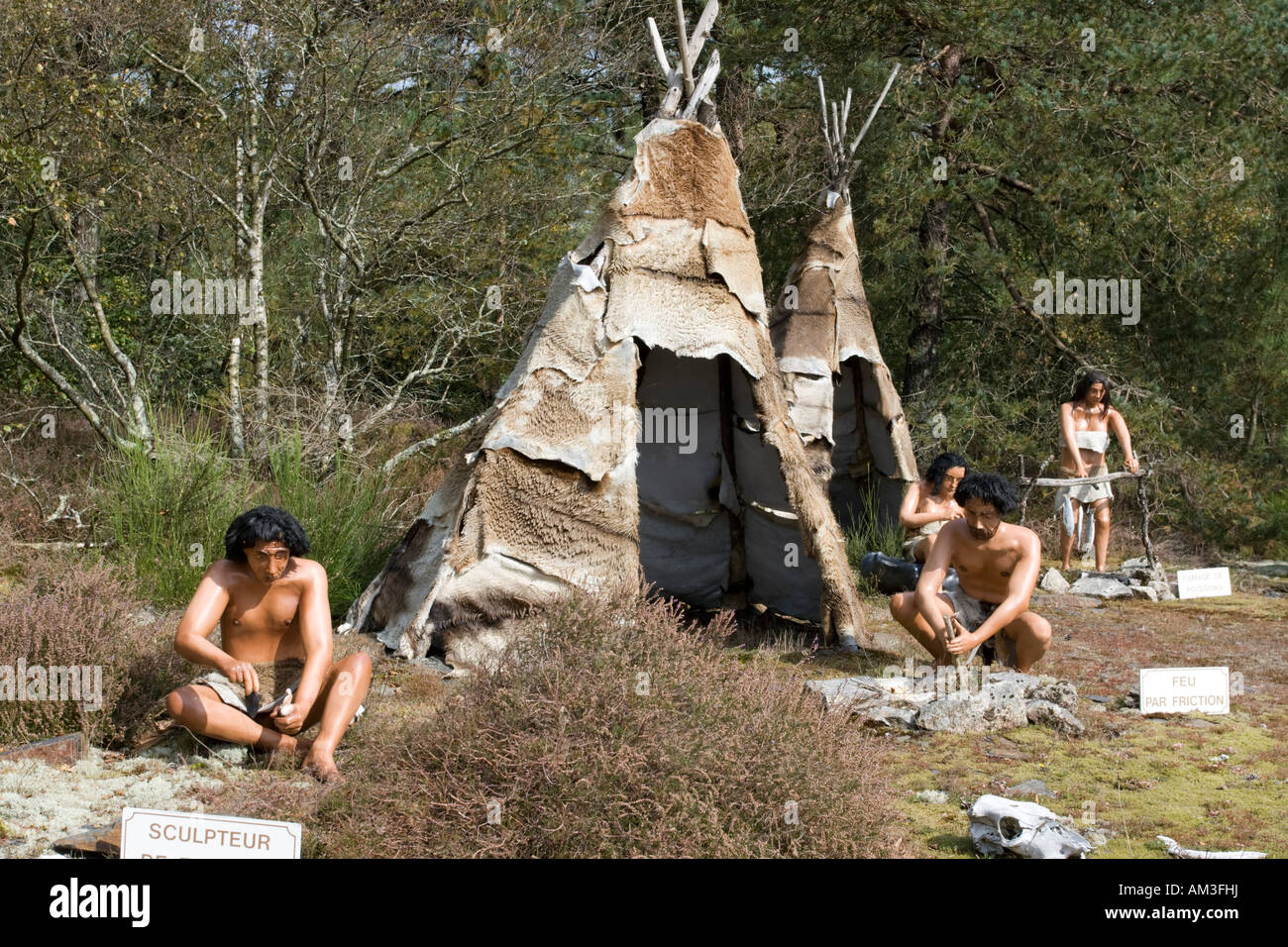 CroMagnon families with simple skin covered shelters ...