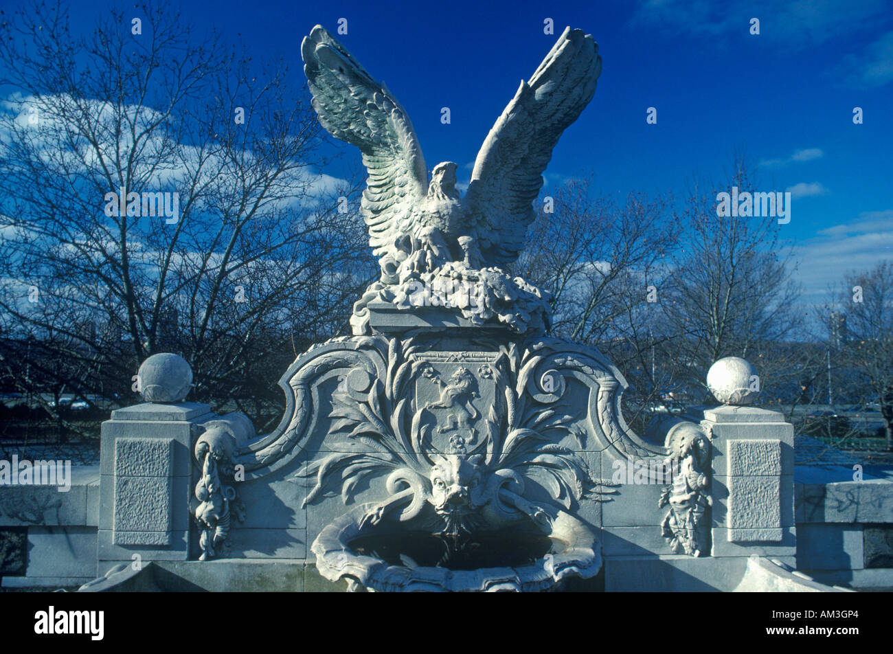 Statue of American Bald Eagle New York NY Stock Photo - Alamy