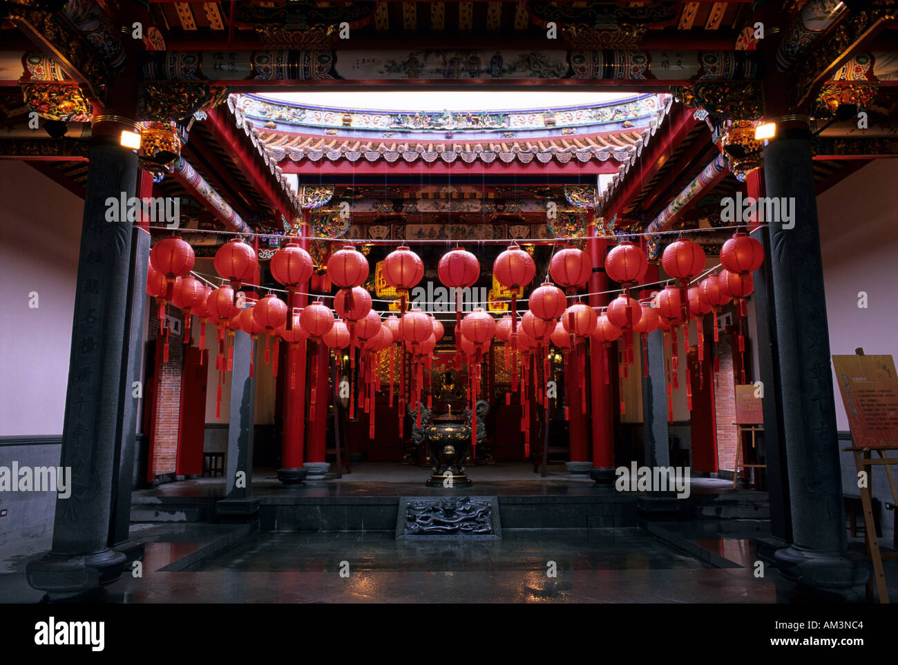 Buddhist temple golden urn hi-res stock photography and images - Alamy