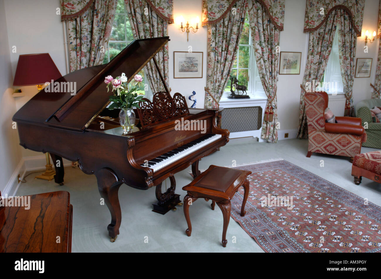 AN ANTIQUE BLUTHNER GRAND PIANO IN A LIVING ROOM UK Stock Photo