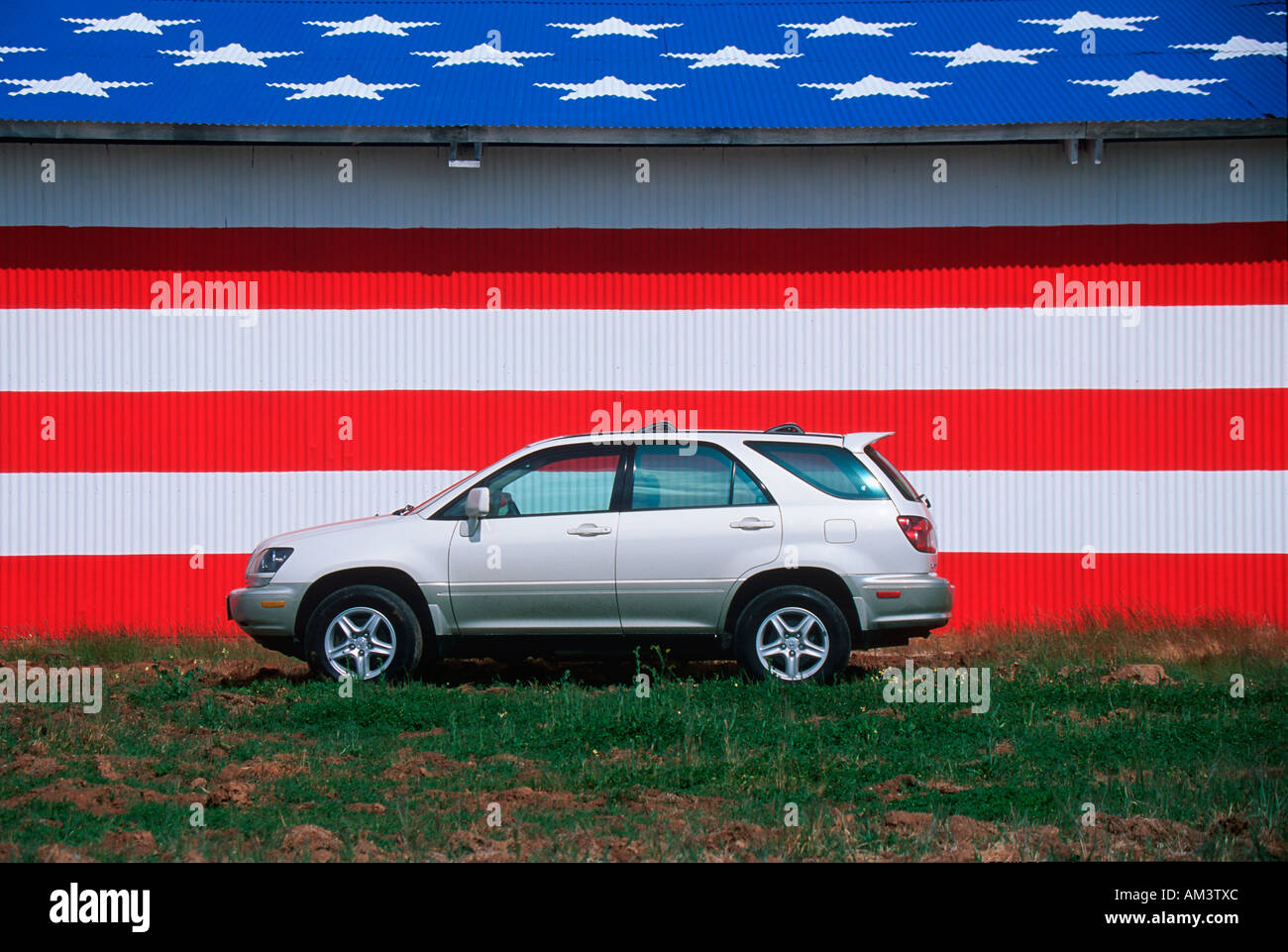 Joe Sohm s RX300 Lexus in front of a barn painted in red white and blue for the American Flag Stock Photo