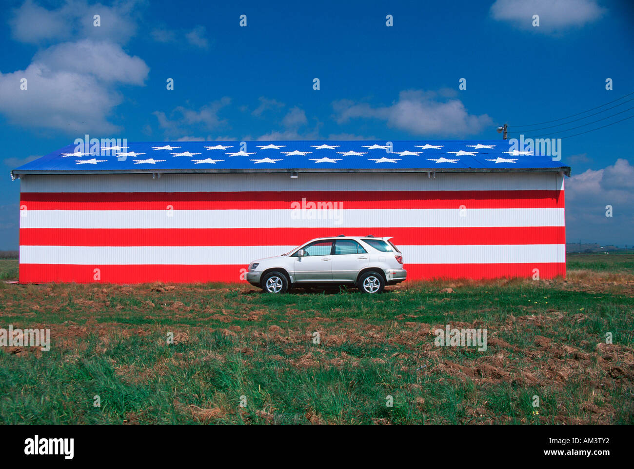 Joe Sohm s RX300 Lexus in front of a barn painted in red white and blue for the American Flag Stock Photo