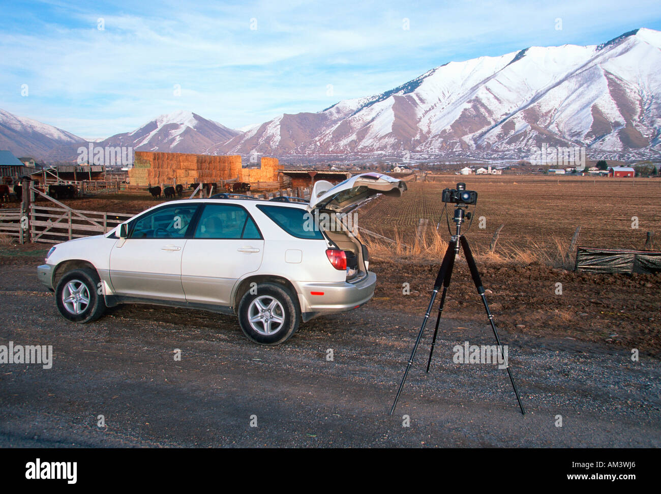 Lexus RX300 and panoramic camera on the roadside preparing for picture in Wyoming Stock Photo