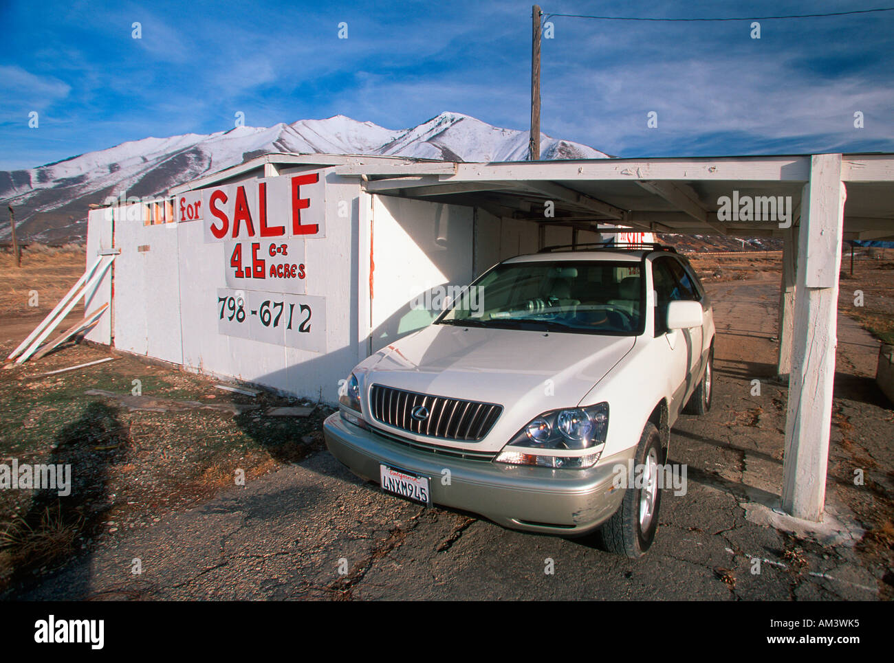 Joe Sohm parking Lexus RX300 under cover of deserted old building in Western states Stock Photo