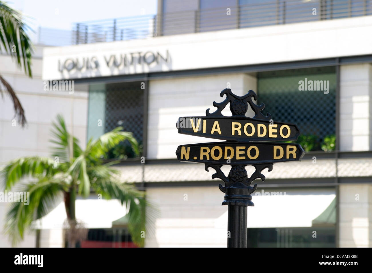 1,295 Louis Vuitton On Rodeo Drive Stock Photos, High-Res Pictures, and  Images - Getty Images