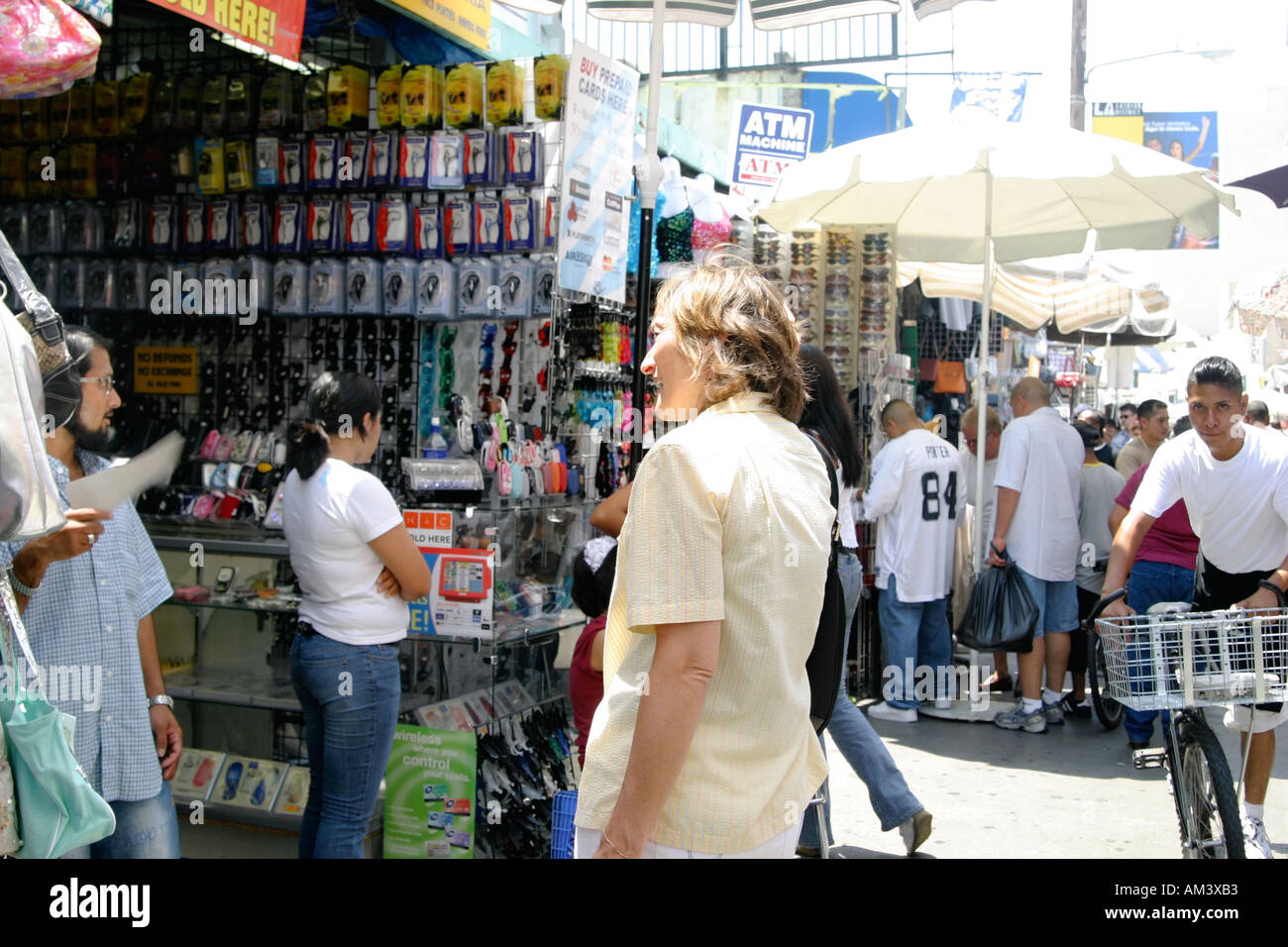 Woman shops street market hi-res stock photography and images - Alamy