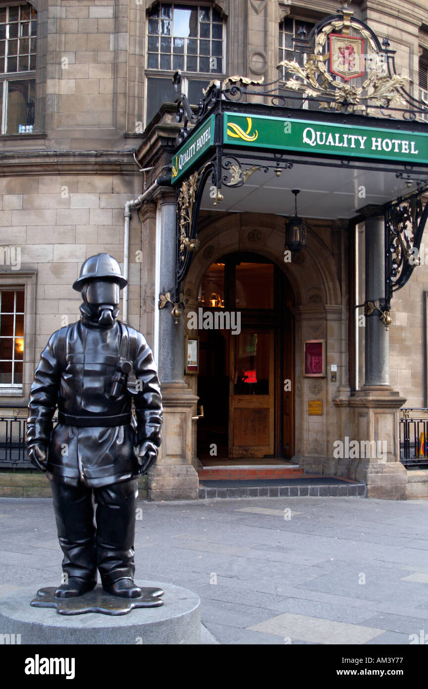 Glasgow Miners Monument and Quality Hotel Scotland Stock Photo