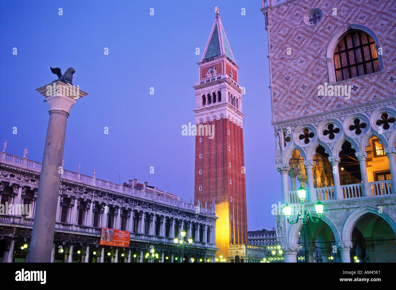 Venice doge palace column hi-res stock photography and images - Alamy