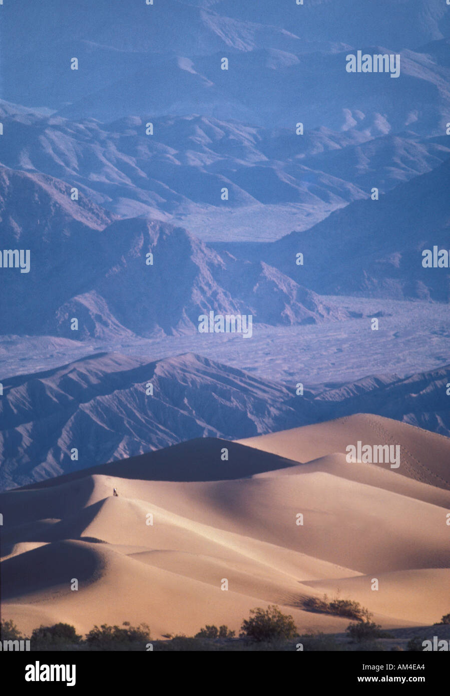 Death valley dunes california hi-res stock photography and images - Alamy