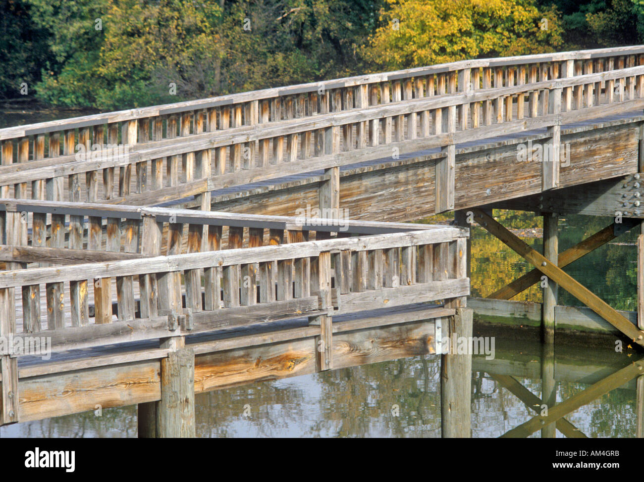 Walking bridge on roosevelt island hires stock photography and images