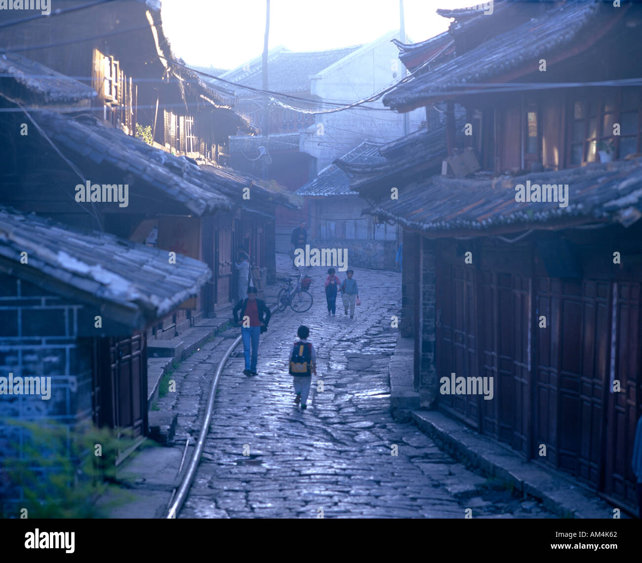 Lijiang old town, Yunnan Province - view down cobbled street Stock ...