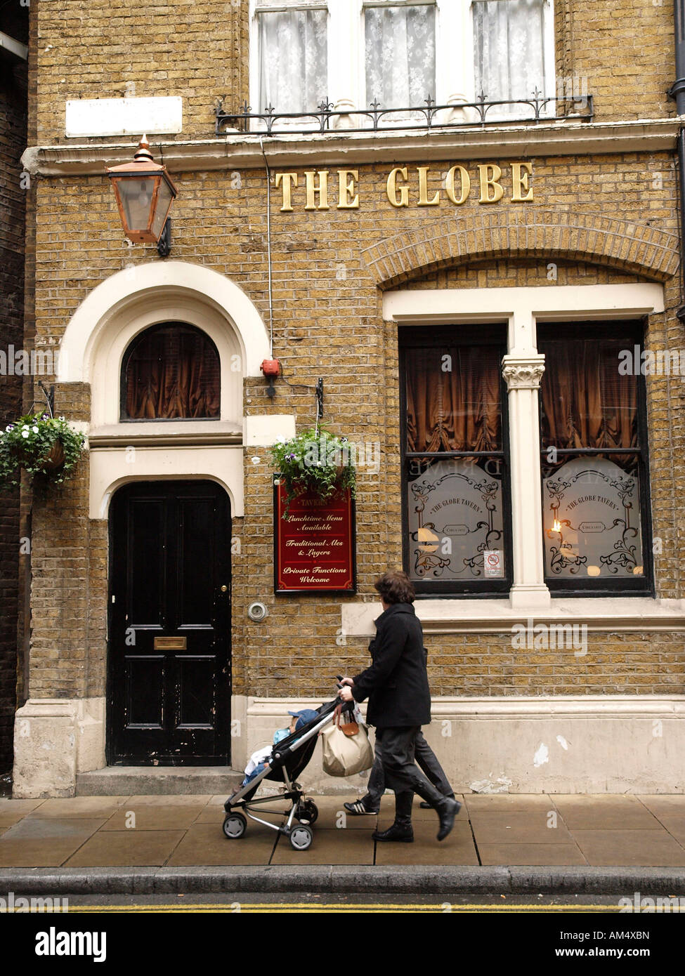The Globe Tavern 8 Bedale Street, London United Kingdom SE1 9AL Stock Photo