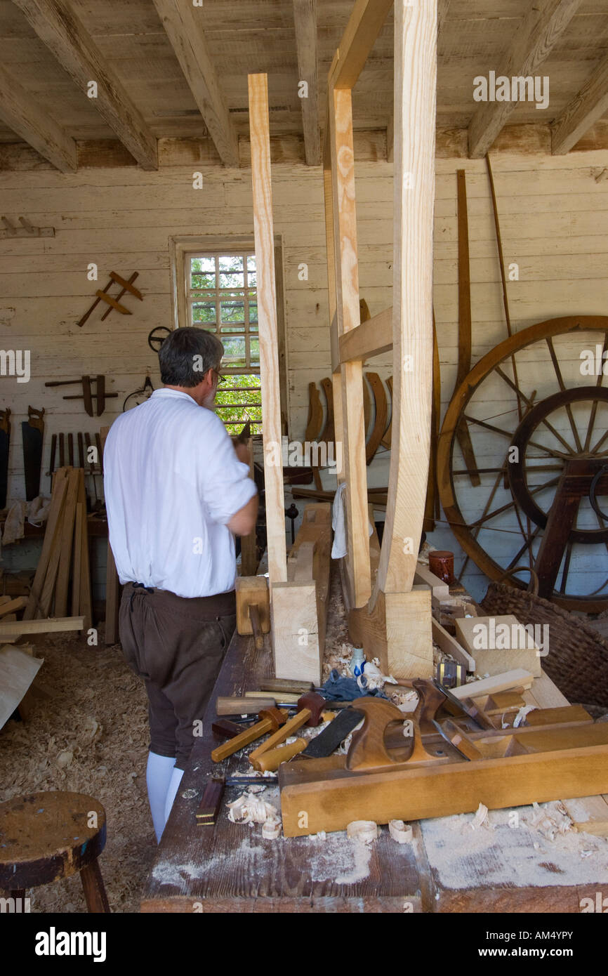 Colonial wheelwright maker hi-res stock photography and images - Alamy